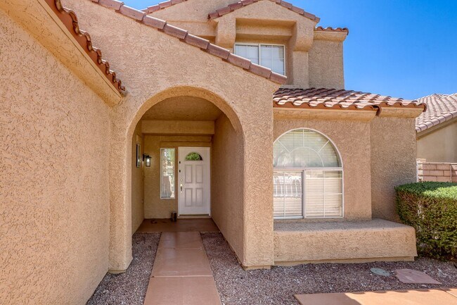 Building Photo - POOL HOME WITH LUSCIOUS GOLF COURSE & MAJE...