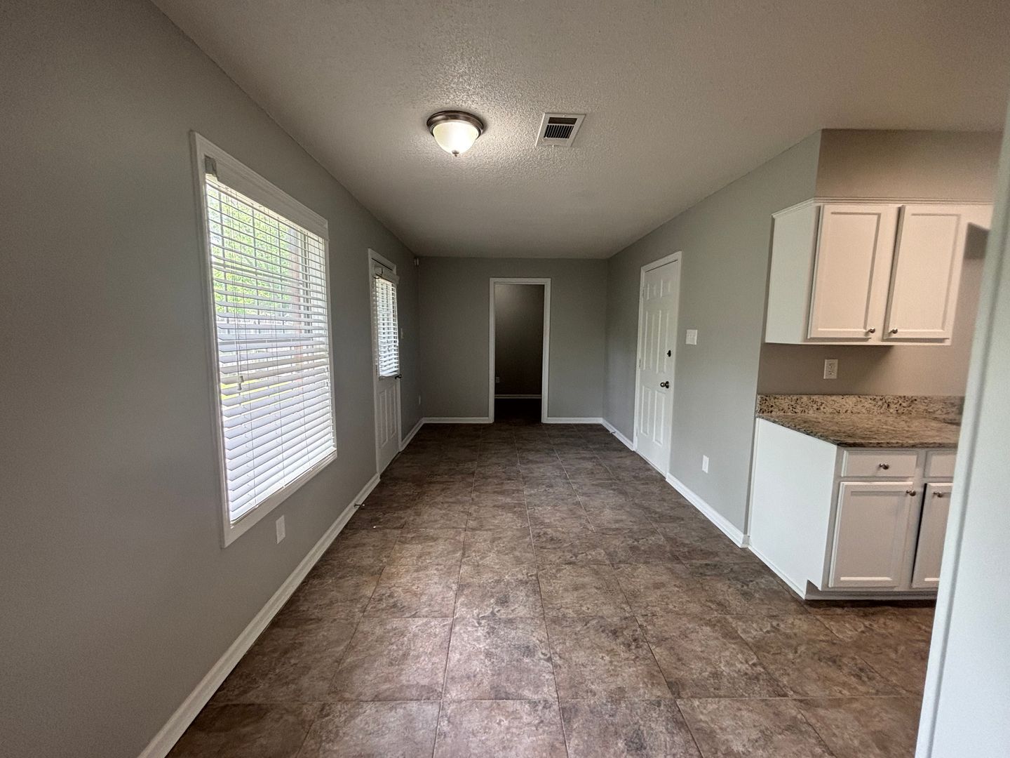 Building Photo - 3989 Battlefield Dr