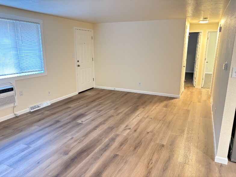 Building Photo - 1015 Roosevelt Ave