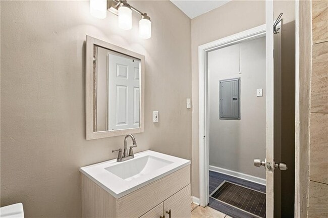 Building Photo - 1357 Lorenzo Dr SW