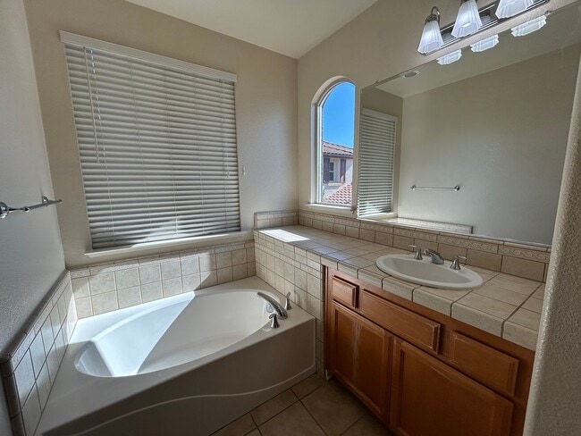 Building Photo - Bridgeway Lakes