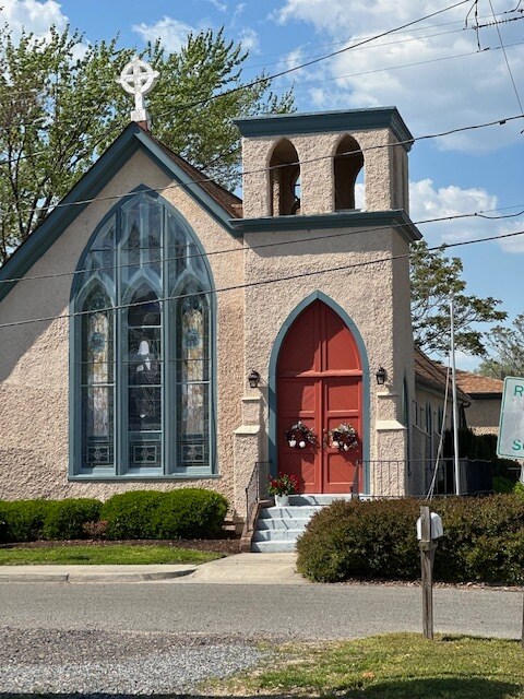 Building Photo - 702 Garfield Ave