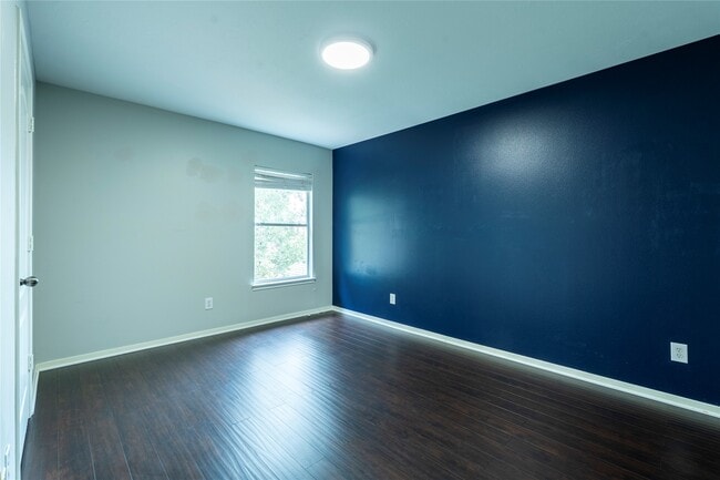 Building Photo - 20122 Sunflower Chase Dr