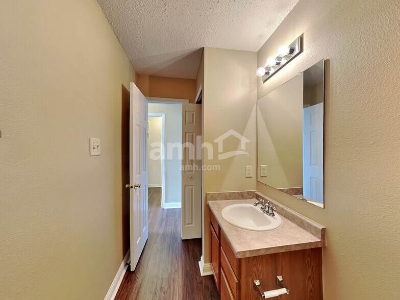 Building Photo - 10639 Inspiration Dr