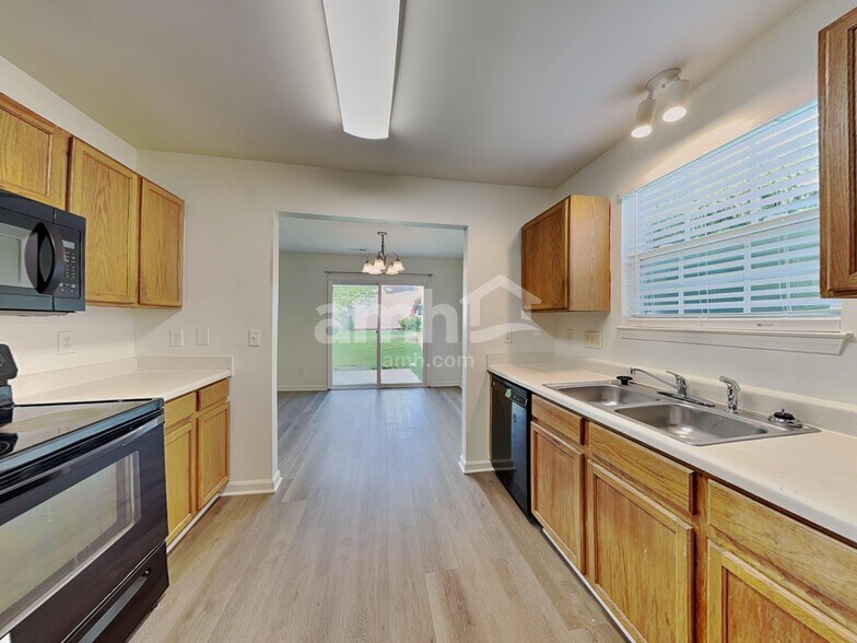 Building Photo - 1516 Clover Ridge Ct