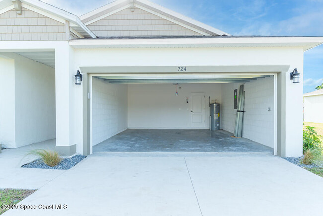 Building Photo - 724 San Filippo Dr SE