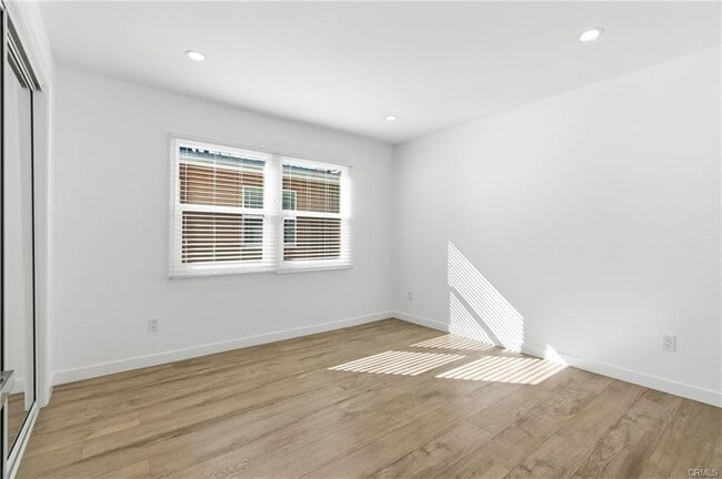 Building Photo - 2510 Paloma St