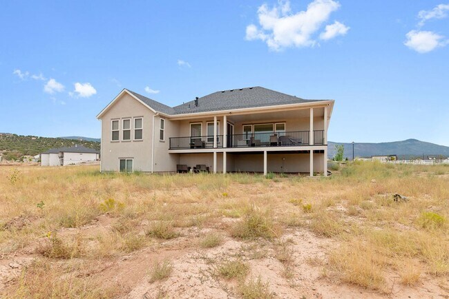 Building Photo - Elegant Residence on an Arce Lot