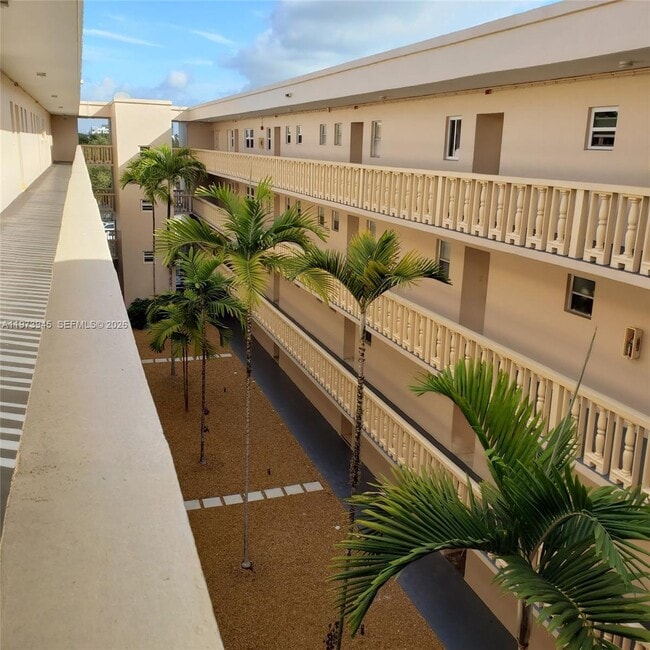 Building Photo - 410 SE 2nd St