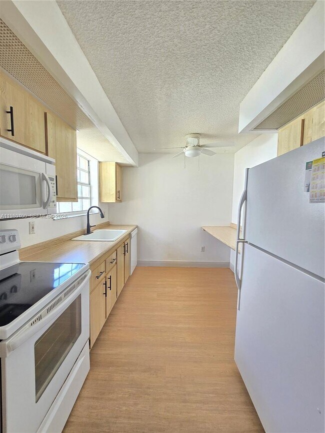 Building Photo - 2510 SE 19th Pl