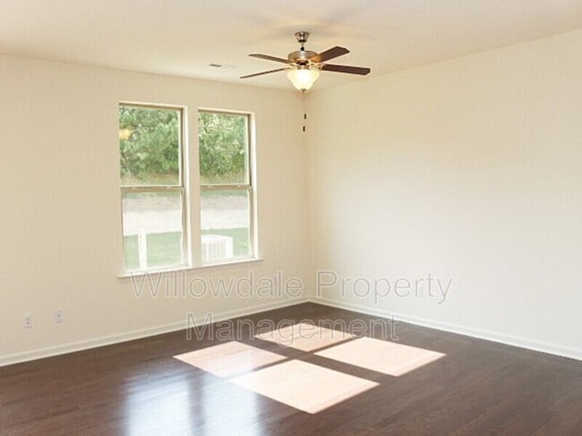 Building Photo - 326 Duchart Lane