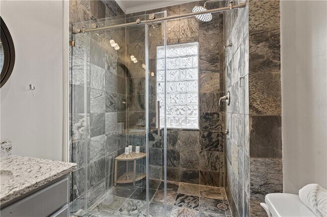 Building Photo - 1412 Allene Ave SW