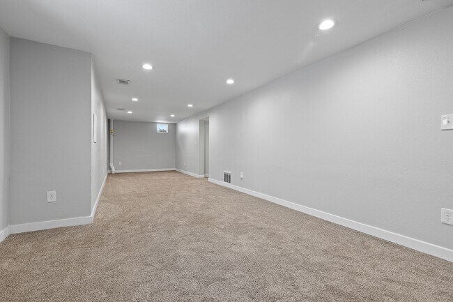 Building Photo - Recently Updated Home in Prime Sunnyside Neighborhood!
