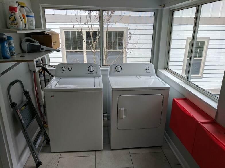 Laundry Room - 2418 Brasher Ave
