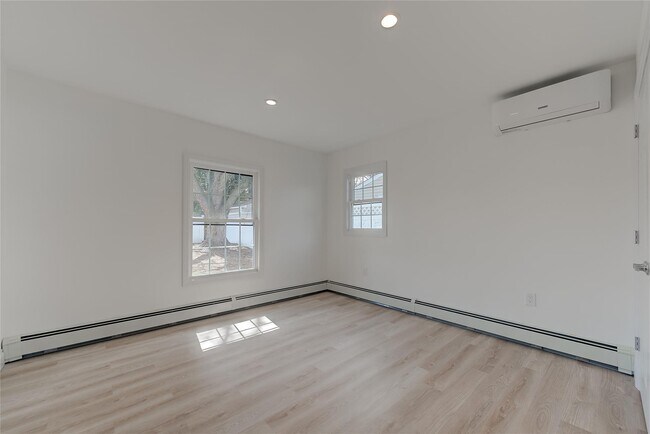 Building Photo - 27 Walnut Ln