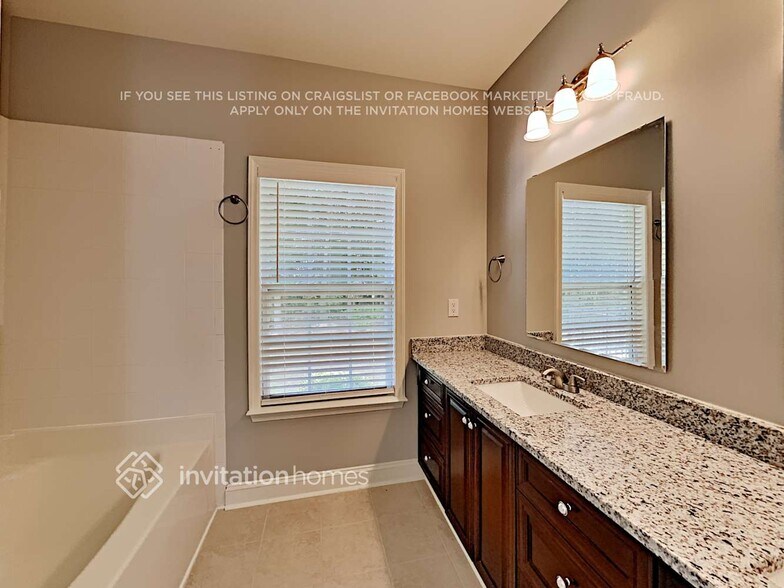 Building Photo - 14643 Eastgrove Dr