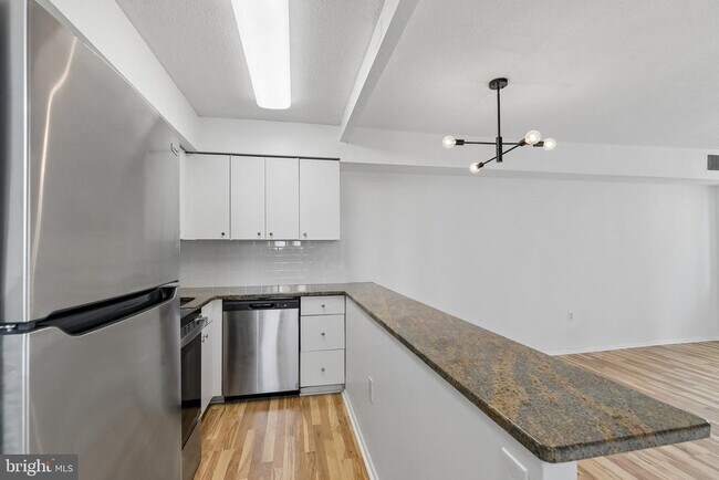 Building Photo - 1420 Locust St