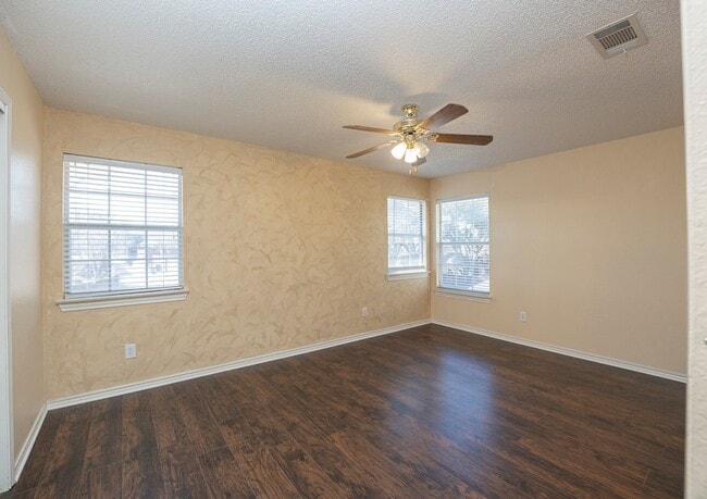 Building Photo - 7405 Stoney Point Dr