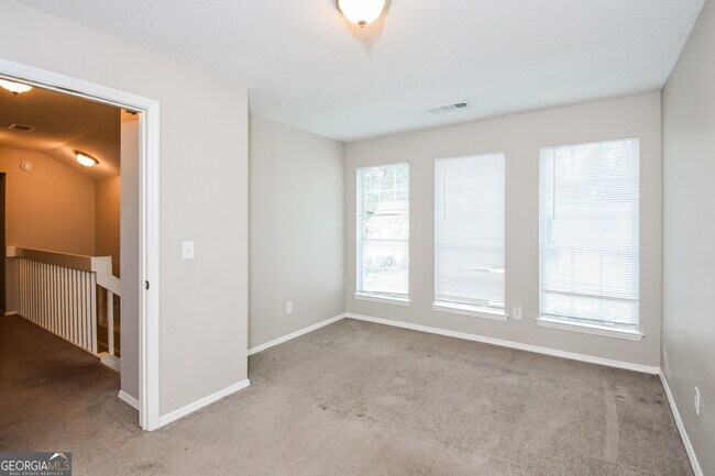 Building Photo - 492 Crestwood Ct