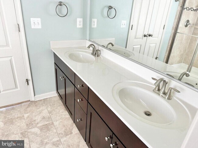 Building Photo - 7 Coulter Ln