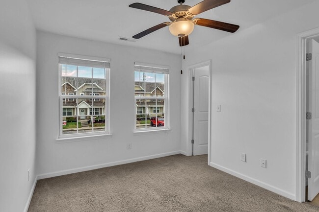 Building Photo - Awesome Goodlettsville Townhome in Conveni...