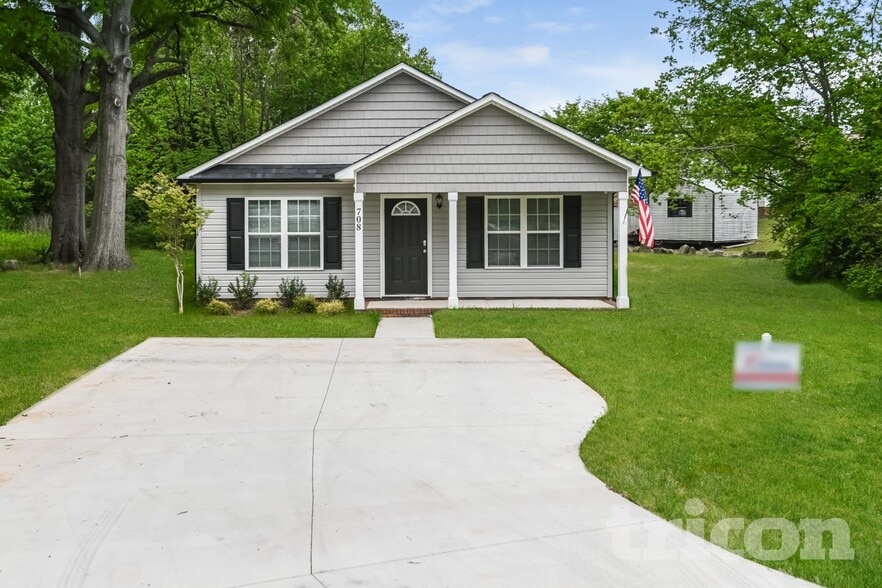 Building Photo - 708 Deaton St