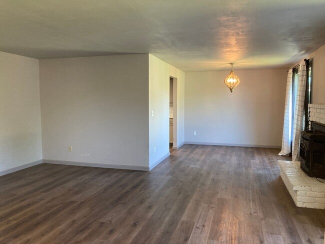 Building Photo - 1309 Woodbury St