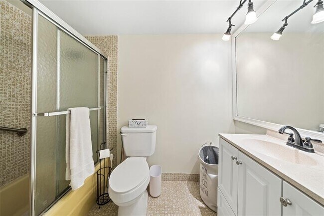 Building Photo - 3150 N Course Ln