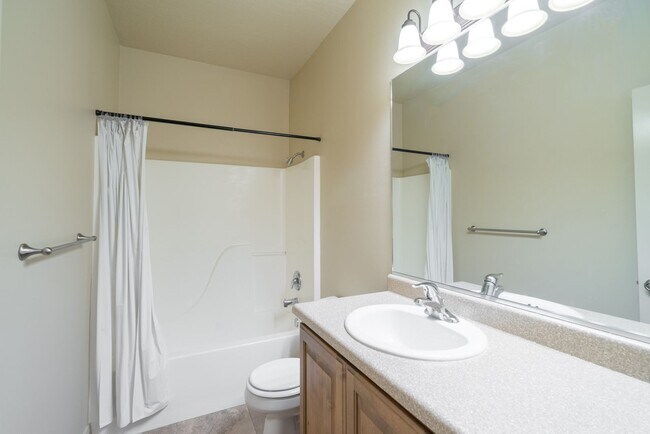 Building Photo - Spacious 2 Bedroom Hurricane Townhome Near...