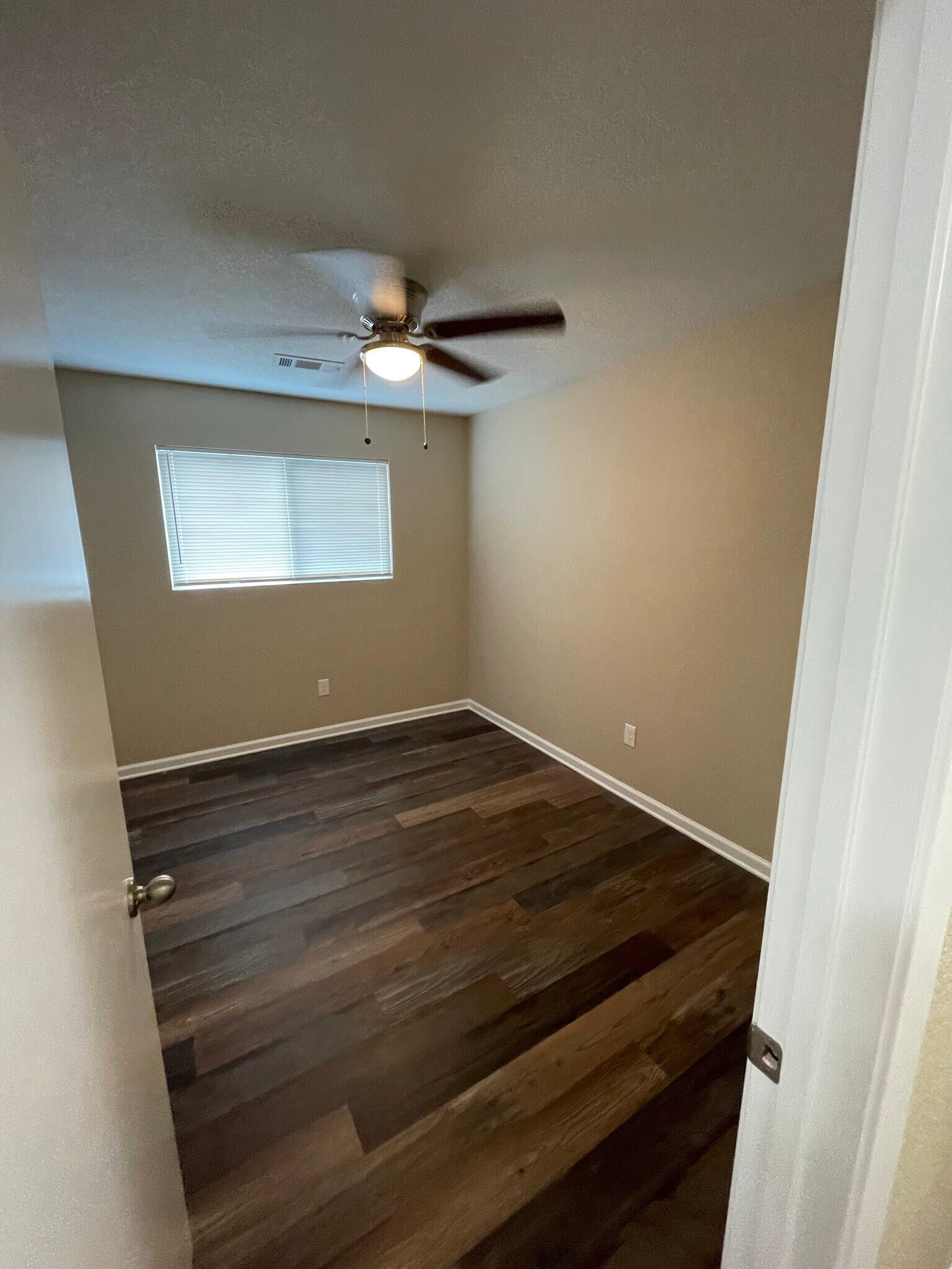 Building Photo - 410 Parkhill Cove