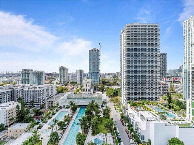 Building Photo - 700 NE 26th Terrace