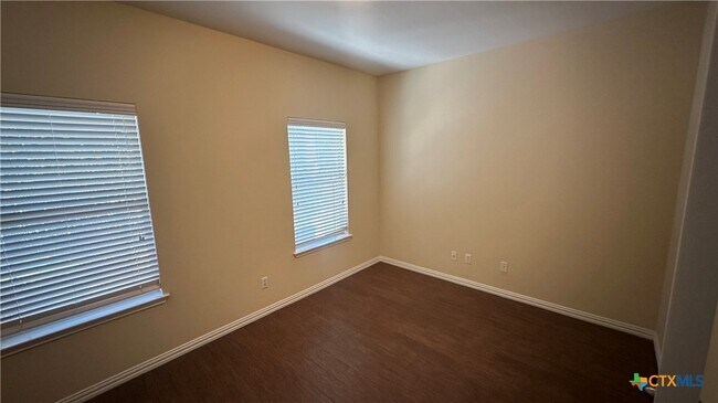 Building Photo - 834 Red Fern Dr