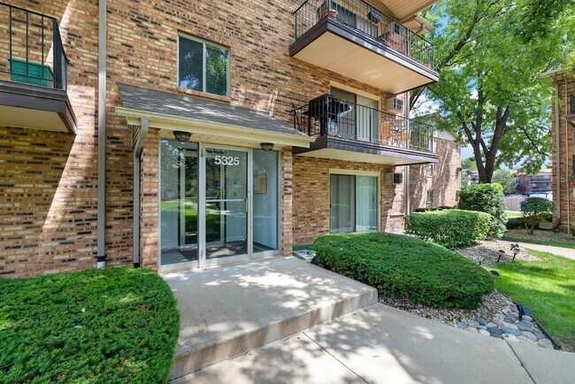Building Photo - 5325 Waterbury Ct