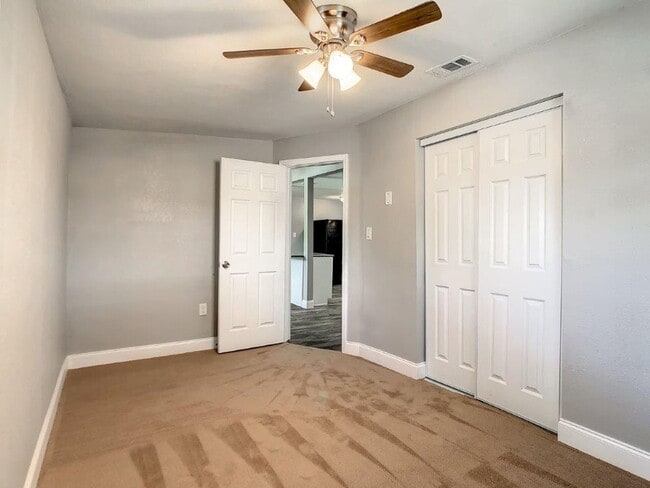 Building Photo - Completely upgraded 3/1 1196 Sq. Ft. with recently renovated bathroom and kitchen with GRANITE& a...