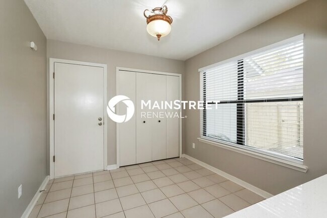 Building Photo - 3 Bedroom Pet-Friendly Home in Jacksonville, FL with Main Street Renewal
