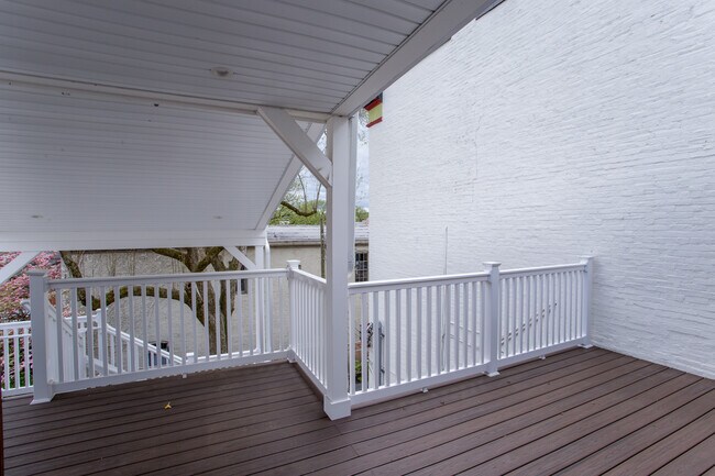 Building Photo - 41 Bridge St