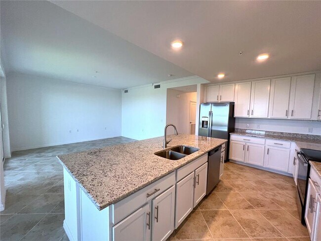Building Photo - 14041 Heritage Landing Blvd