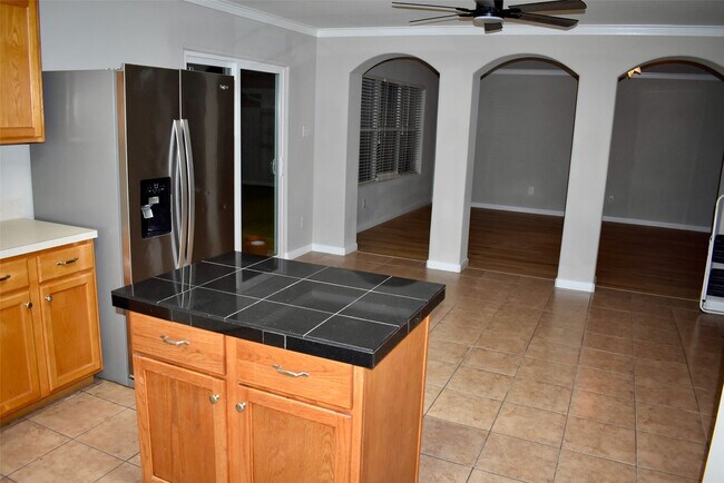 Building Photo - 410 Laurel Sage Dr