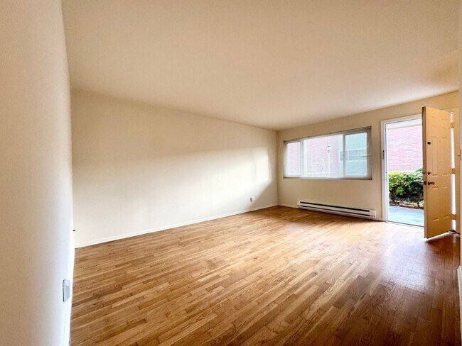 Building Photo - Flamingo Terrace