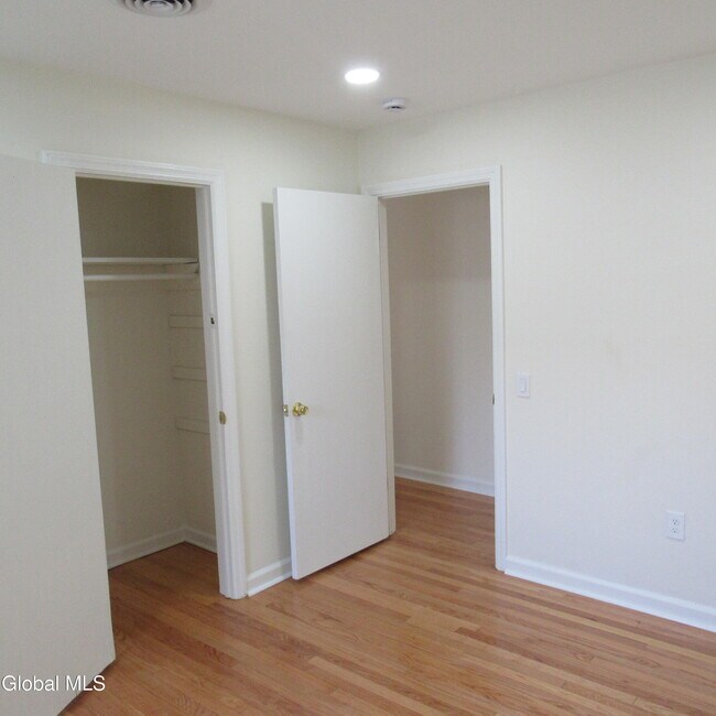 Building Photo - 5 Sunset Dr