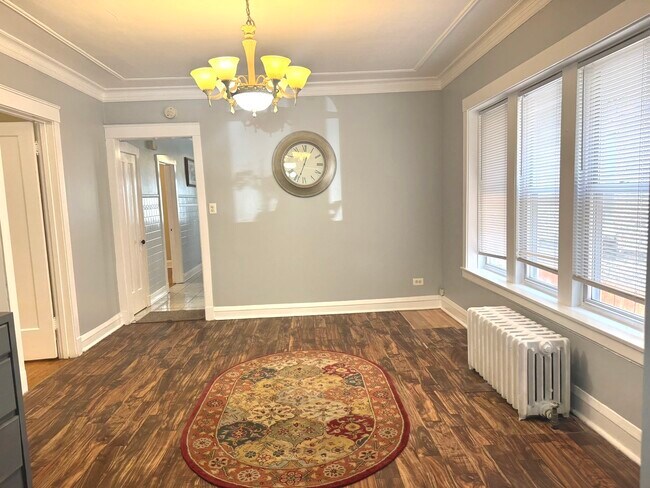 Building Photo - 4421 W Wrightwood Ave