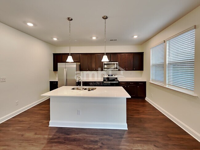 Building Photo - 549 Rivermist Dr
