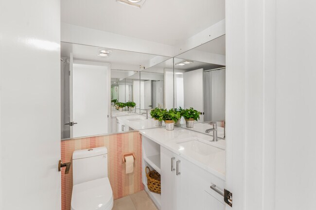 Building Photo - 200 E Royal Palm Rd