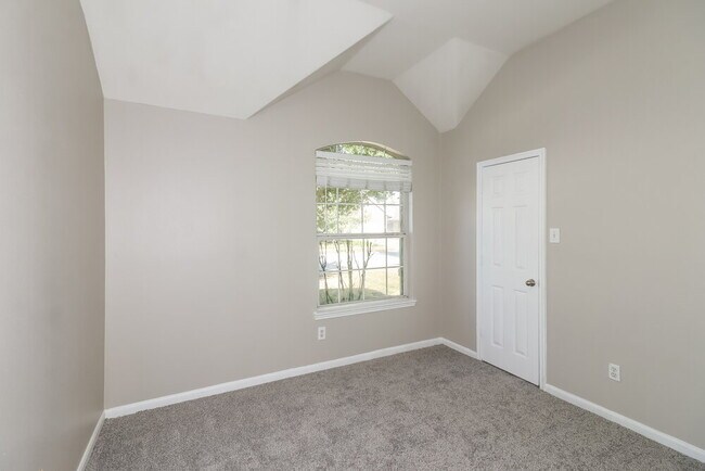 Building Photo - 21807 Cascade Hollow Ln