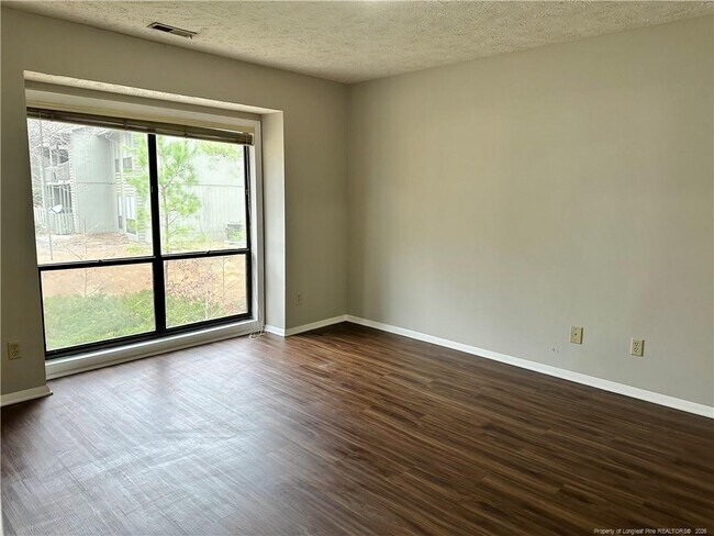 Building Photo - 1849 Tryon Dr