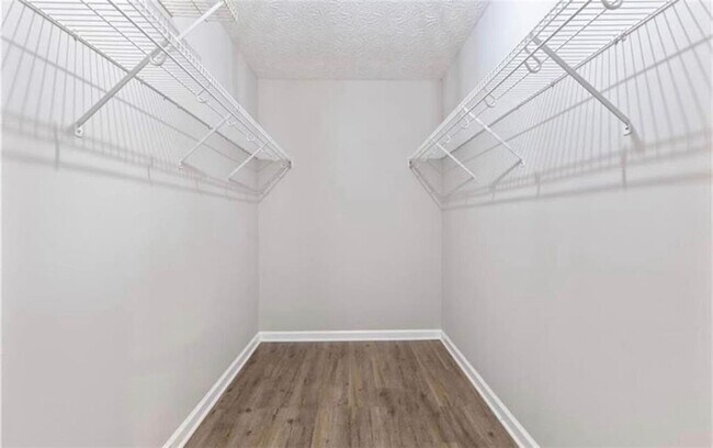 Building Photo - 934 Bay Ridge Dr