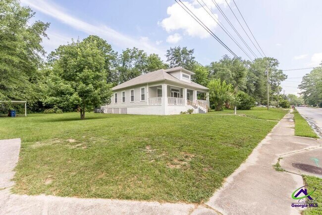 Primary Photo - 1147 Burton Ave