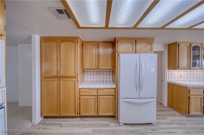 Building Photo - 3011 Pebble Beach Ave