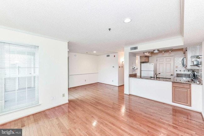 Primary Photo - 1524 Lincoln Way