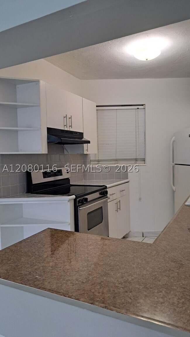 Building Photo - 1667 NE Miami Gardens Dr